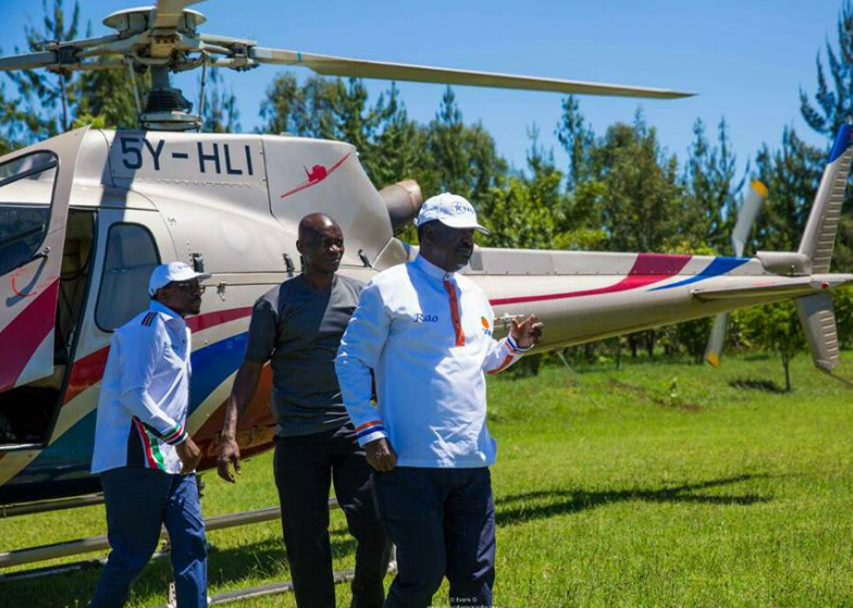 Raila Oding arriving in Nakuru for the NASA rally