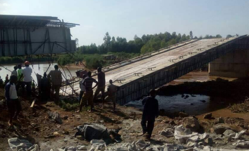 Photo of the collapsed Sigiri Bridge in Budalangi that was launched by President Uhuru Kenyatta, William Ruto and Ababu Namwamba