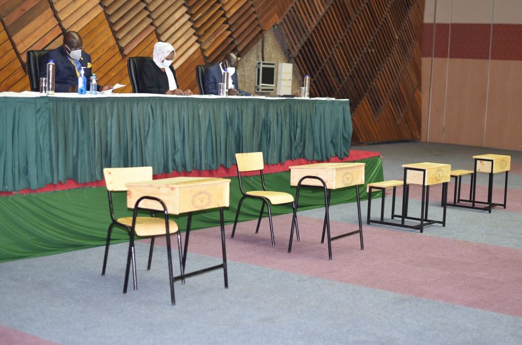 Prototype of locally assembled desks for schools and application guide